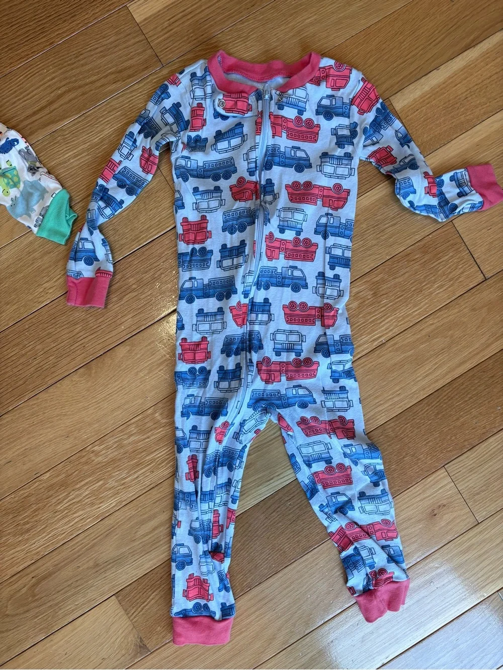 Lot of 10 Sets of Boys 2t Pajamas